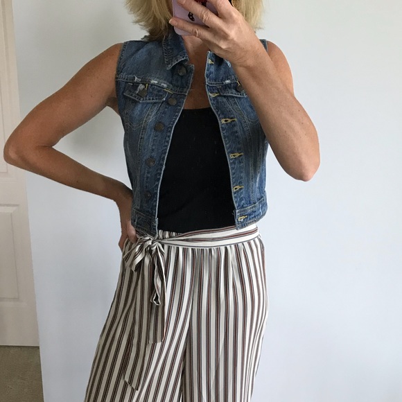 Distressed Cropped Denim Vest - Picture 2 of 8